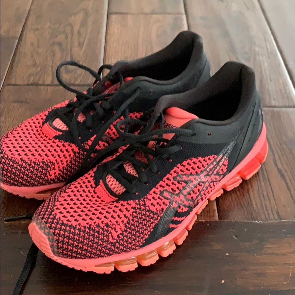 Women’s ASICS running shoes/ sneakers